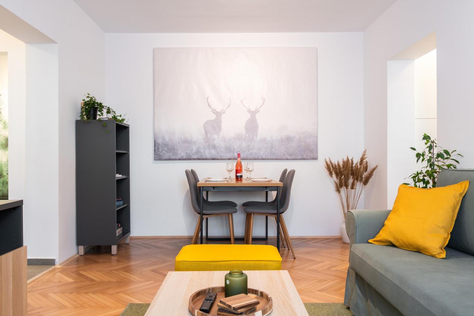 The Cozy Deer Apartment シナヤ エクステリア 写真